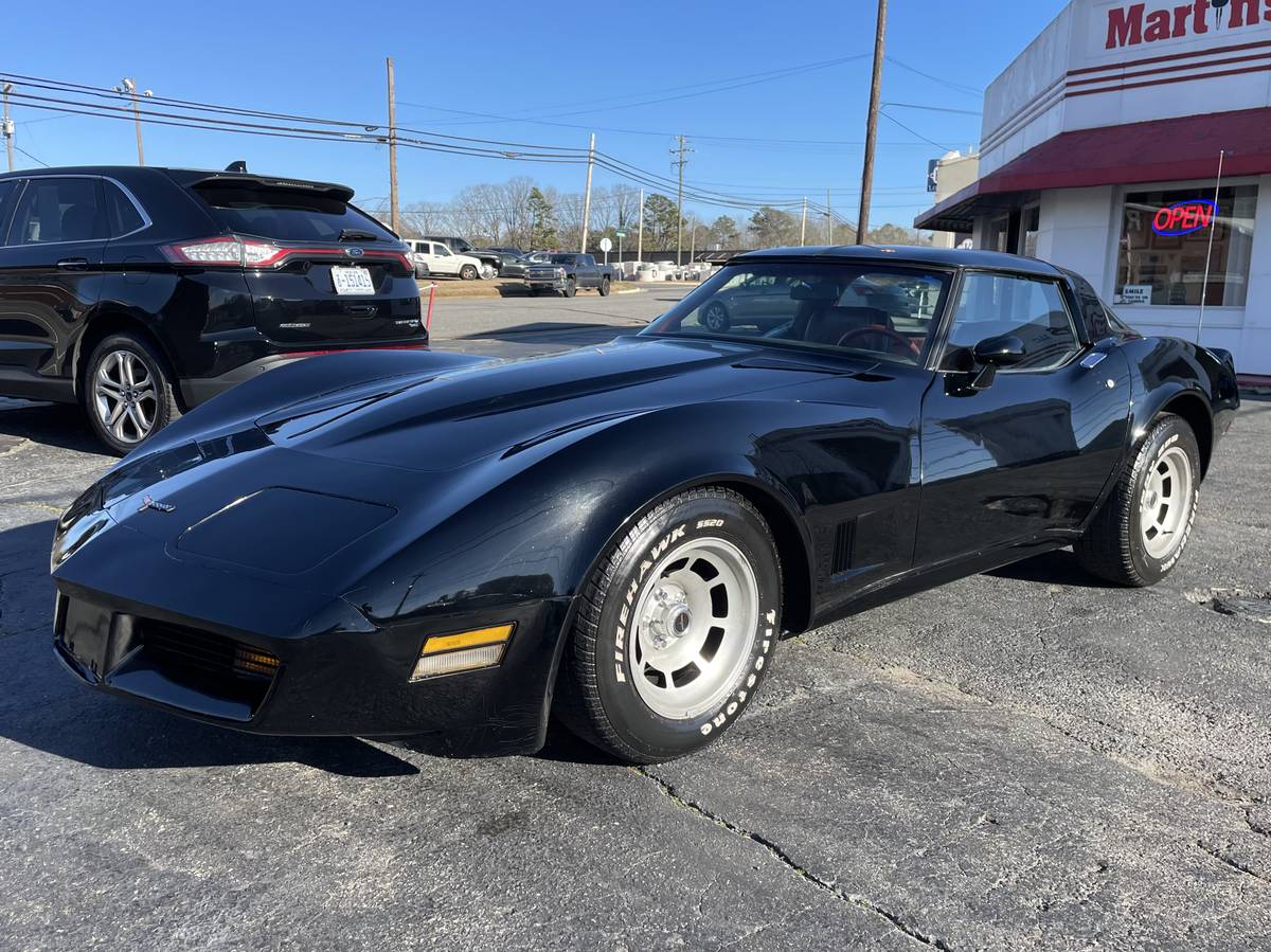 Chevrolet-Corvette-1981-black-124658