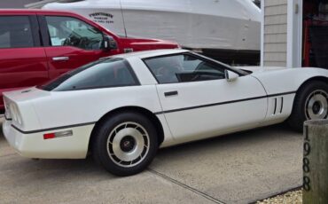 Chevrolet-Corvette-1984-white-80628-1