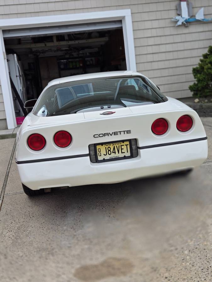 Chevrolet-Corvette-1984-white-80628-3