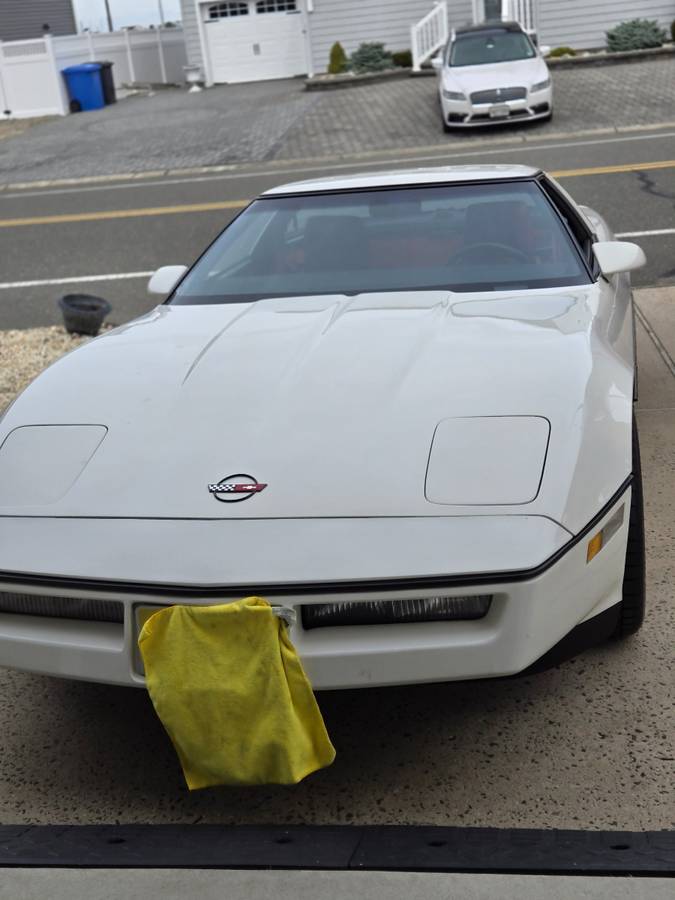 Chevrolet-Corvette-1984-white-80628