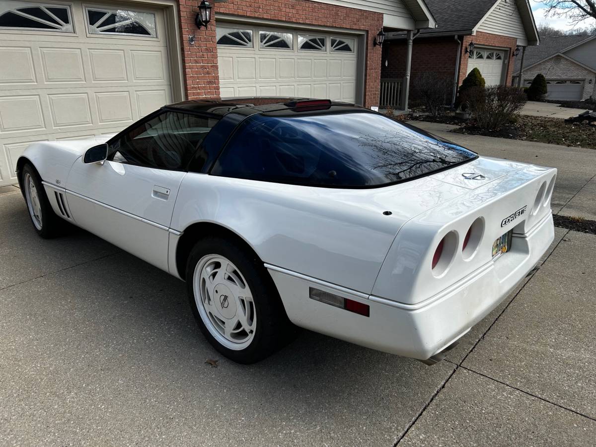 Chevrolet-Corvette-1988-white-86904-10