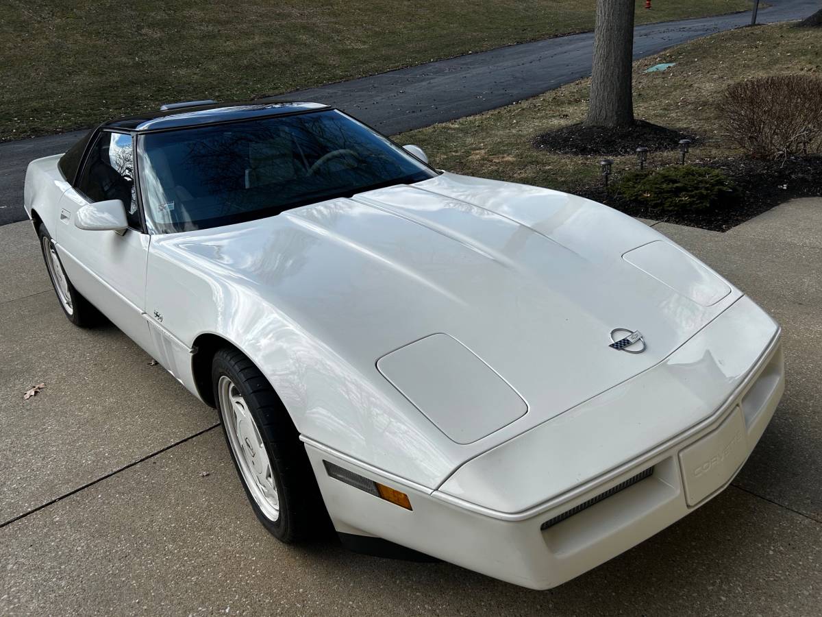 Chevrolet-Corvette-1988-white-86904-14