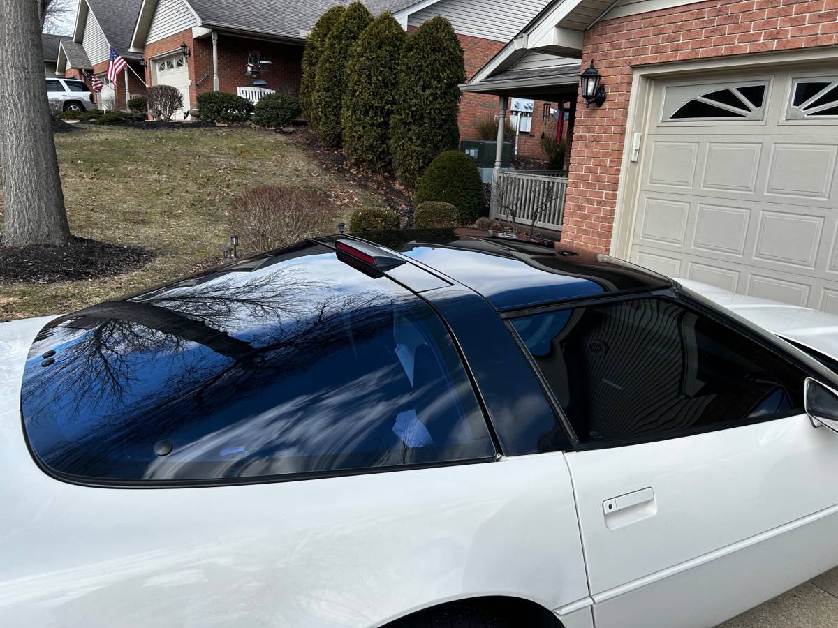 Chevrolet-Corvette-1988-white-86904-3