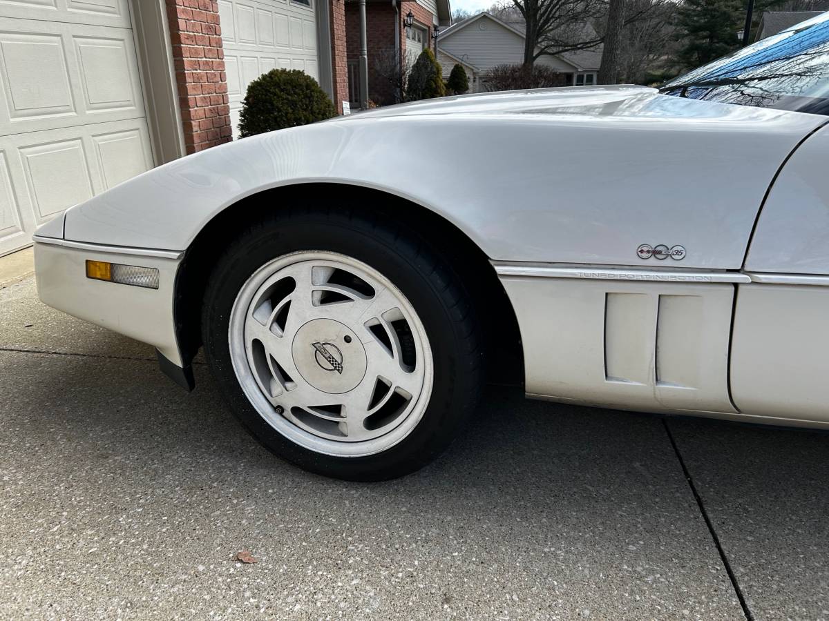 Chevrolet-Corvette-1988-white-86904-9