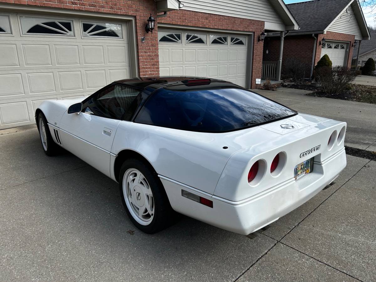 Chevrolet-Corvette-1988-white-86904