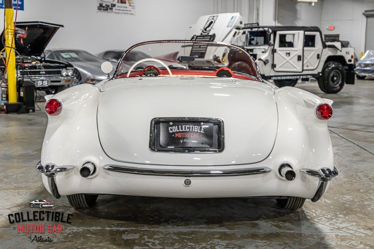 Chevrolet-Corvette-Cabriolet-1954-White-Red-133683-17