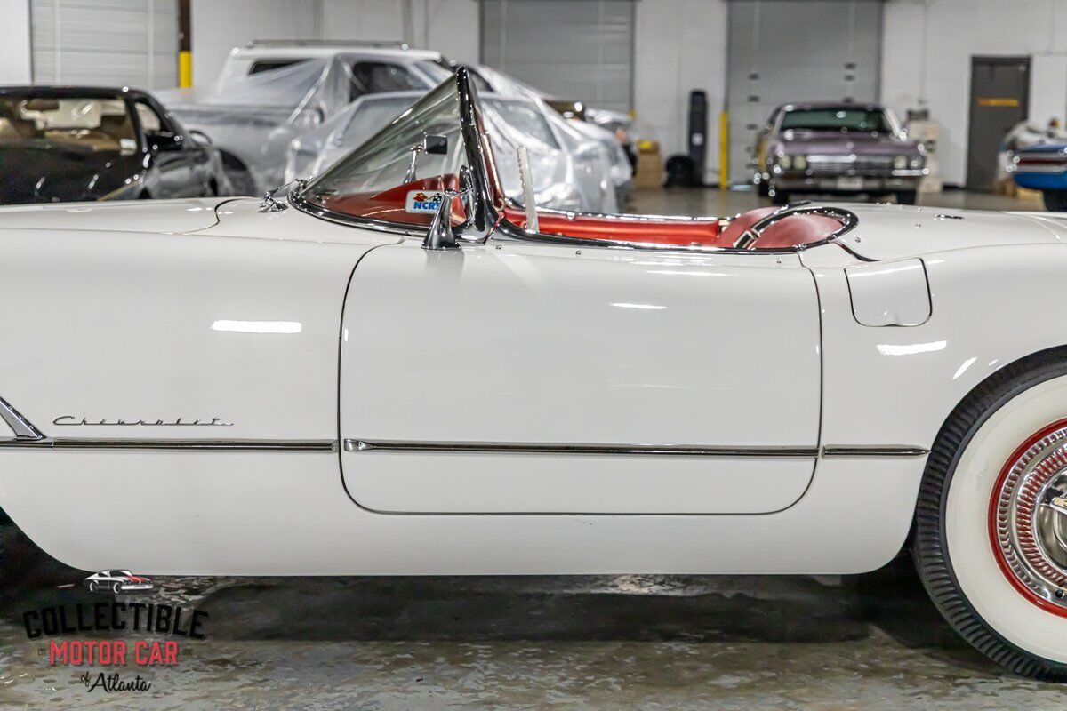 Chevrolet-Corvette-Cabriolet-1954-White-Red-133683-28