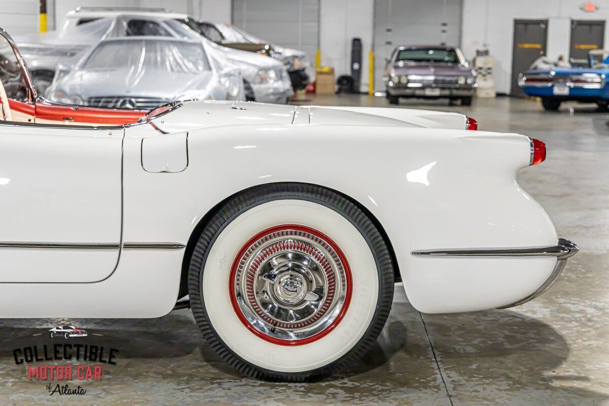 Chevrolet-Corvette-Cabriolet-1954-White-Red-133683-29