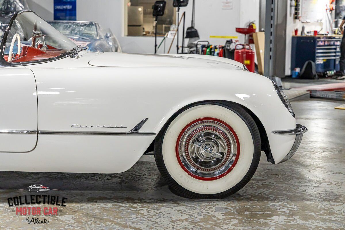 Chevrolet-Corvette-Cabriolet-1954-White-Red-133683-32