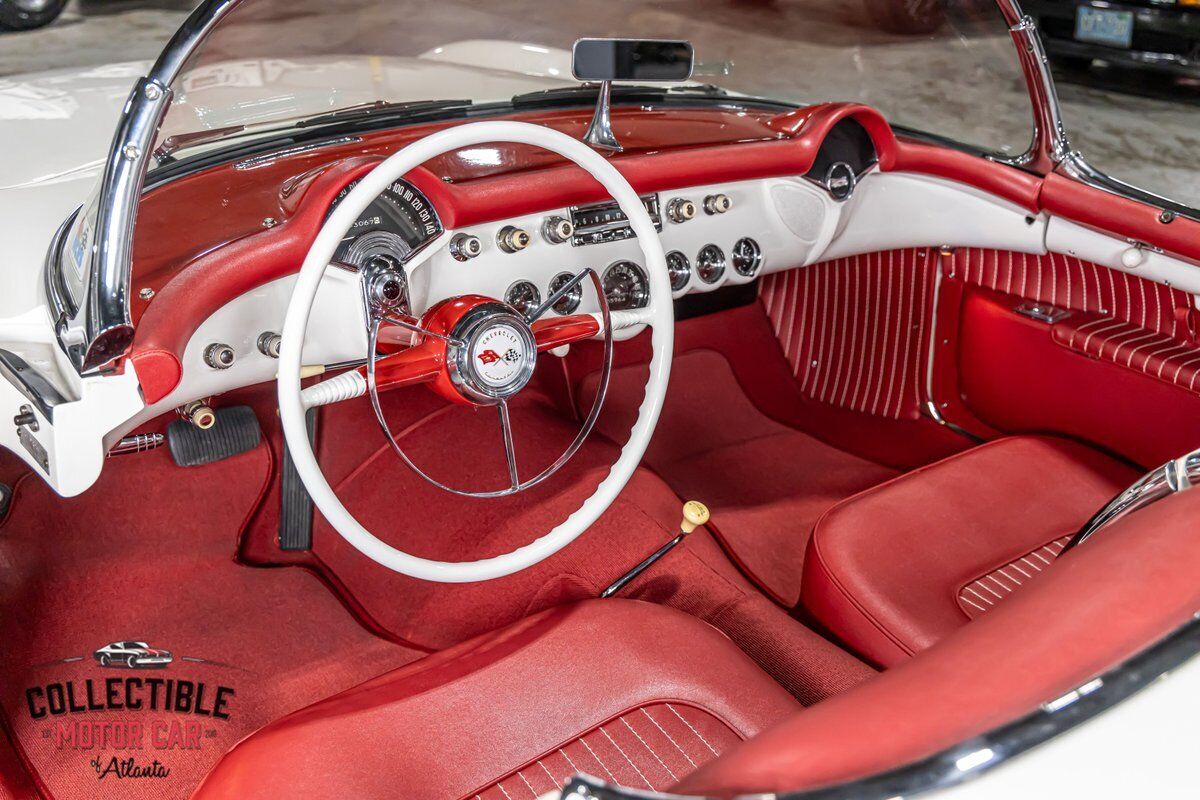 Chevrolet-Corvette-Cabriolet-1954-White-Red-133683-5