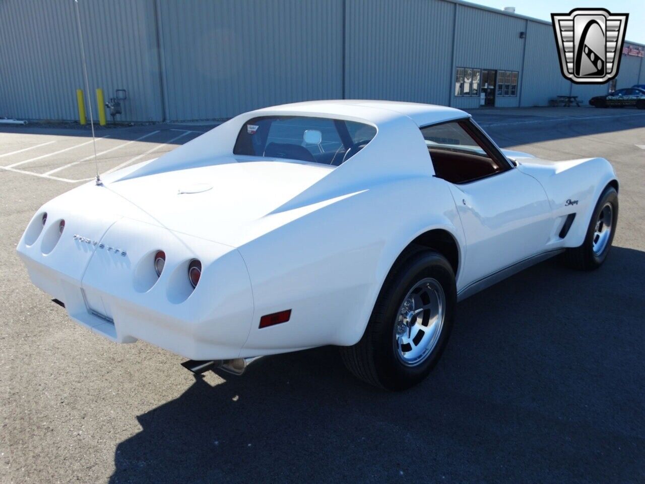 Chevrolet-Corvette-Coupe-1974-White-Maroon-169725-7