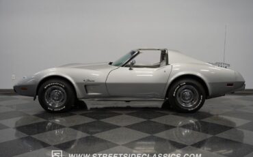 Chevrolet-Corvette-Coupe-1976-Silver-Gray-71909-2