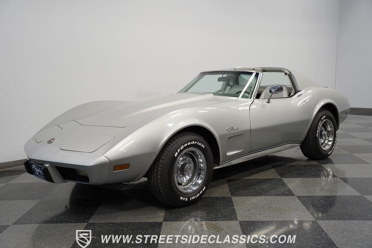 Chevrolet-Corvette-Coupe-1976-Silver-Gray-71909-5