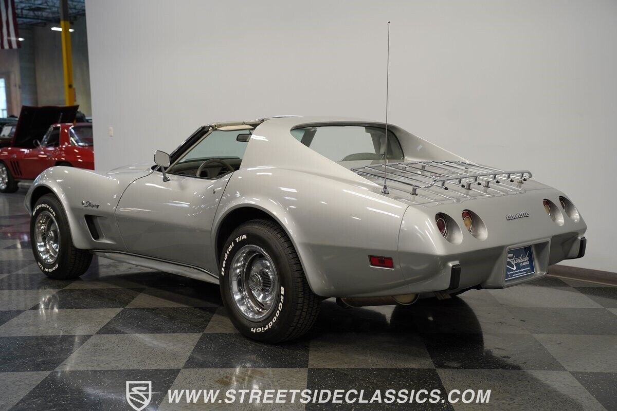 Chevrolet-Corvette-Coupe-1976-Silver-Gray-71909-7