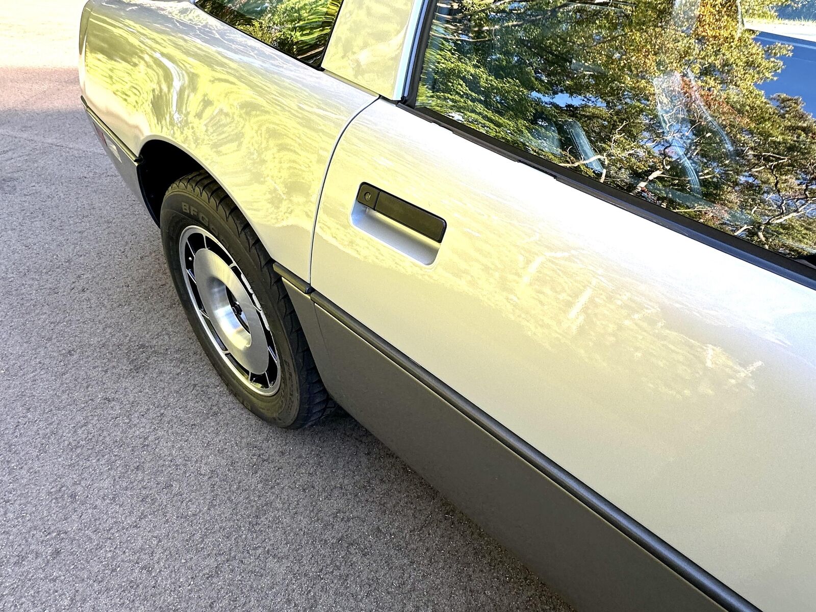 Chevrolet-Corvette-Coupe-1985-Silver-Gray-32142-34