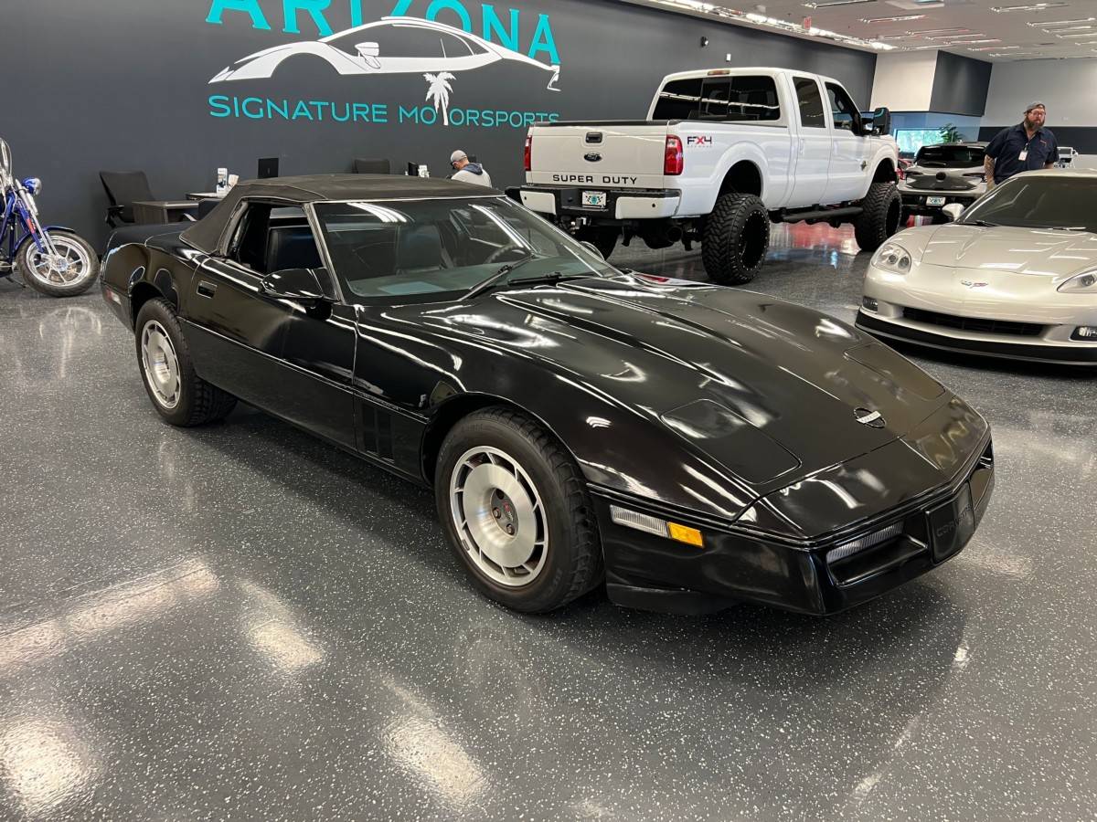 Chevrolet-Corvette-base-1987-123835-2