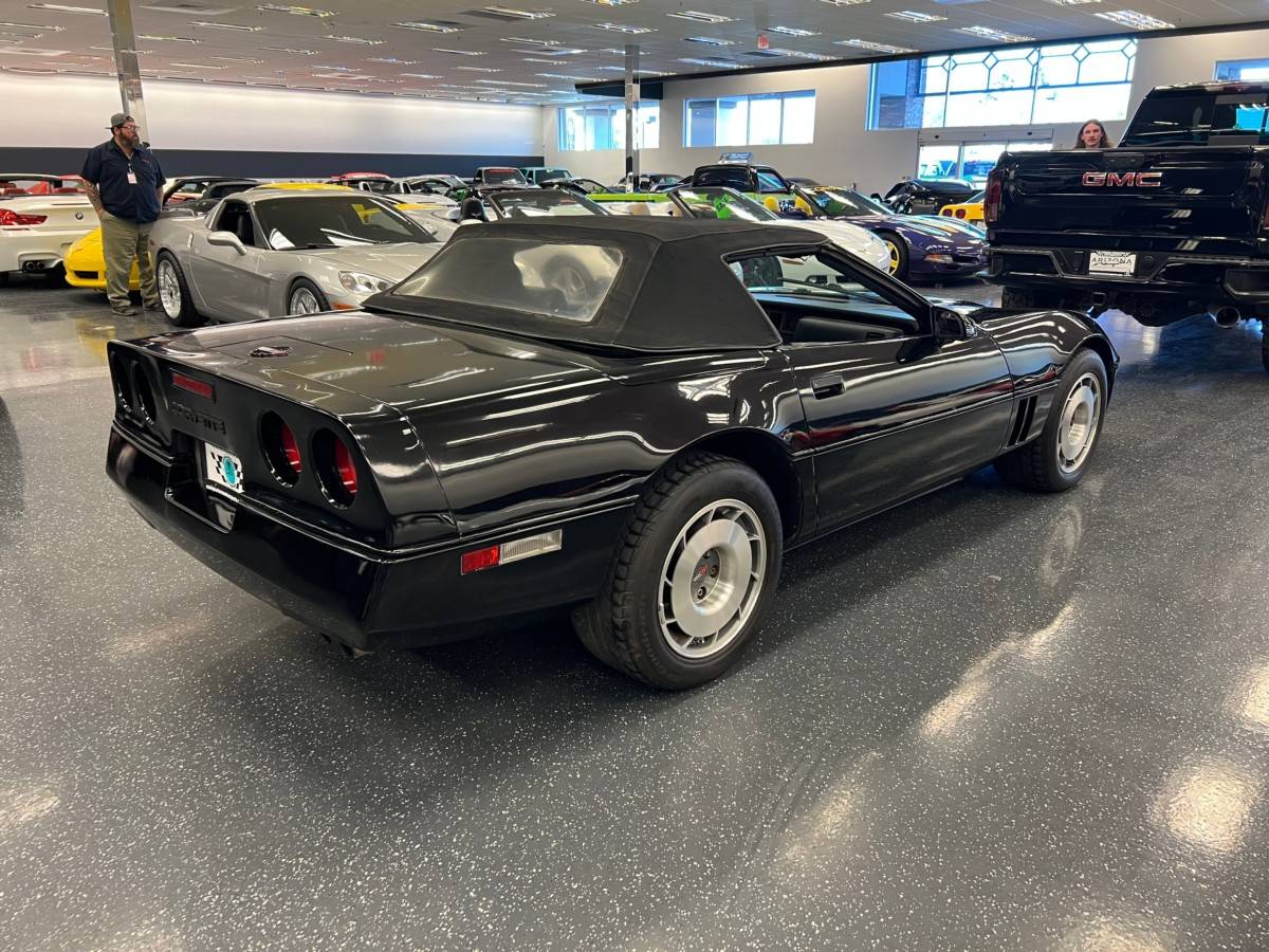 Chevrolet-Corvette-base-1987-123835-3