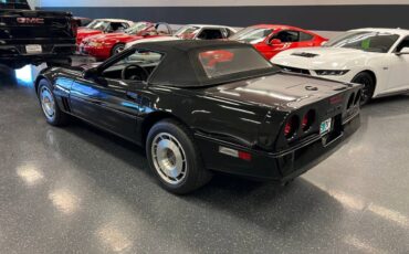 Chevrolet-Corvette-base-1987-123835-5