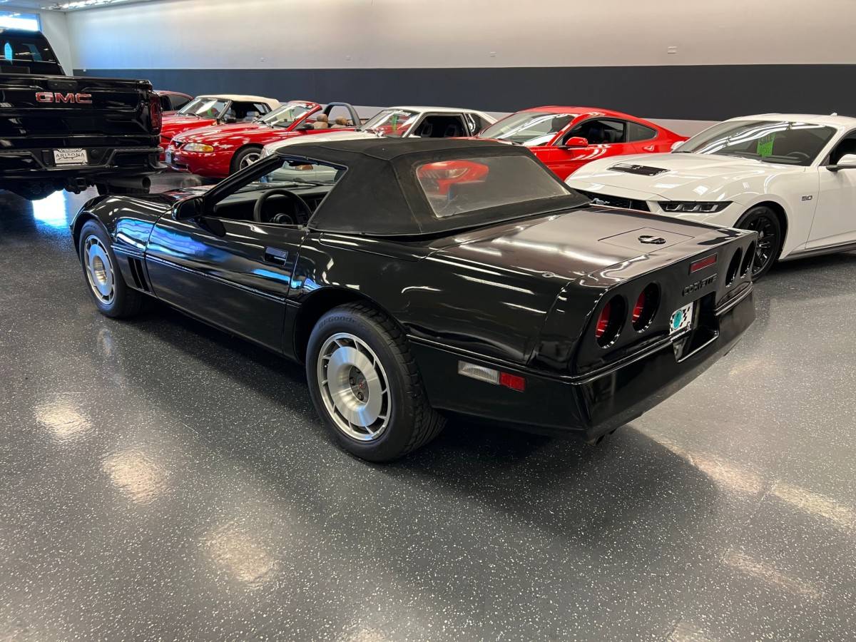 Chevrolet-Corvette-base-1987-123835-5