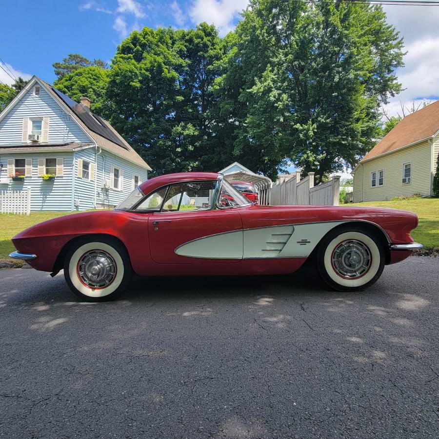 Chevrolet-Corvette-convertible-1961-red-160934-3