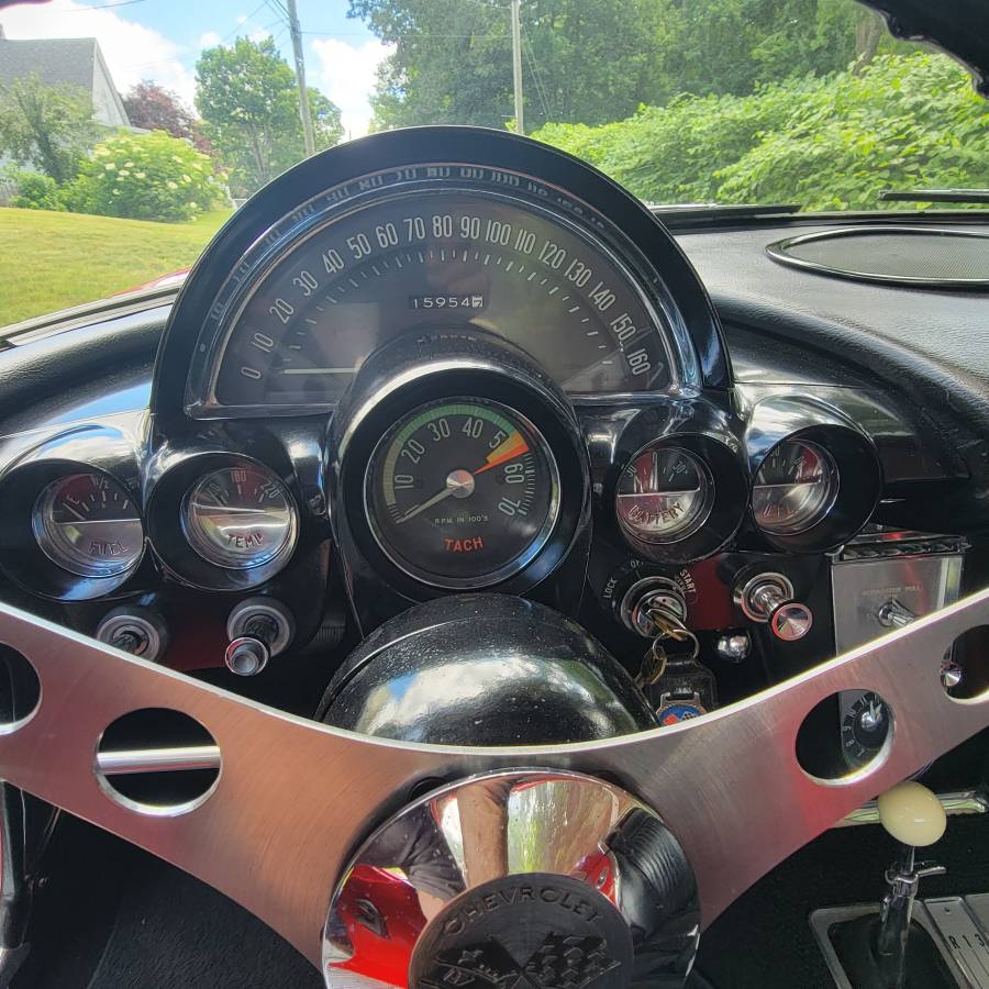 Chevrolet-Corvette-convertible-1961-red-160934-5