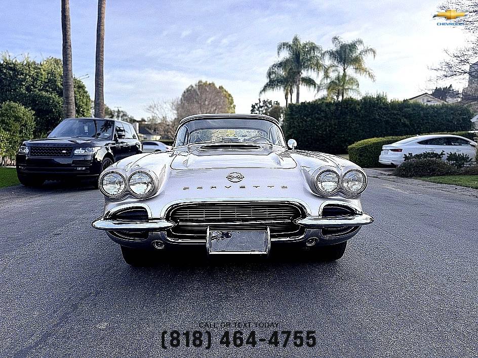 Chevrolet-Corvette-convertible-1962-2-1