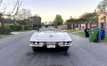 Chevrolet-Corvette-convertible-1962-2-5