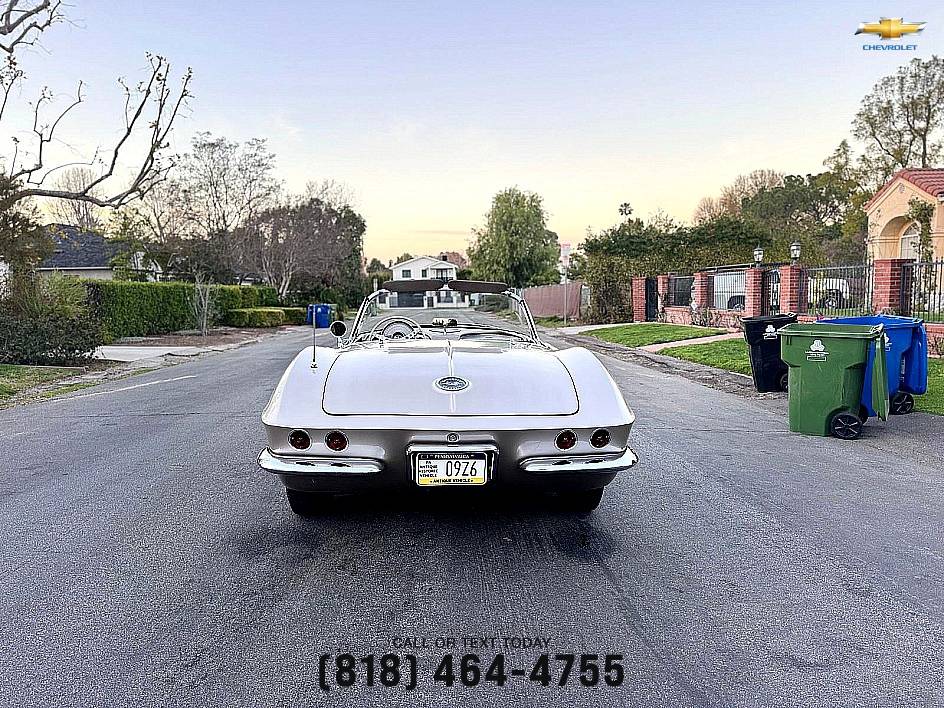 Chevrolet-Corvette-convertible-1962-2-5