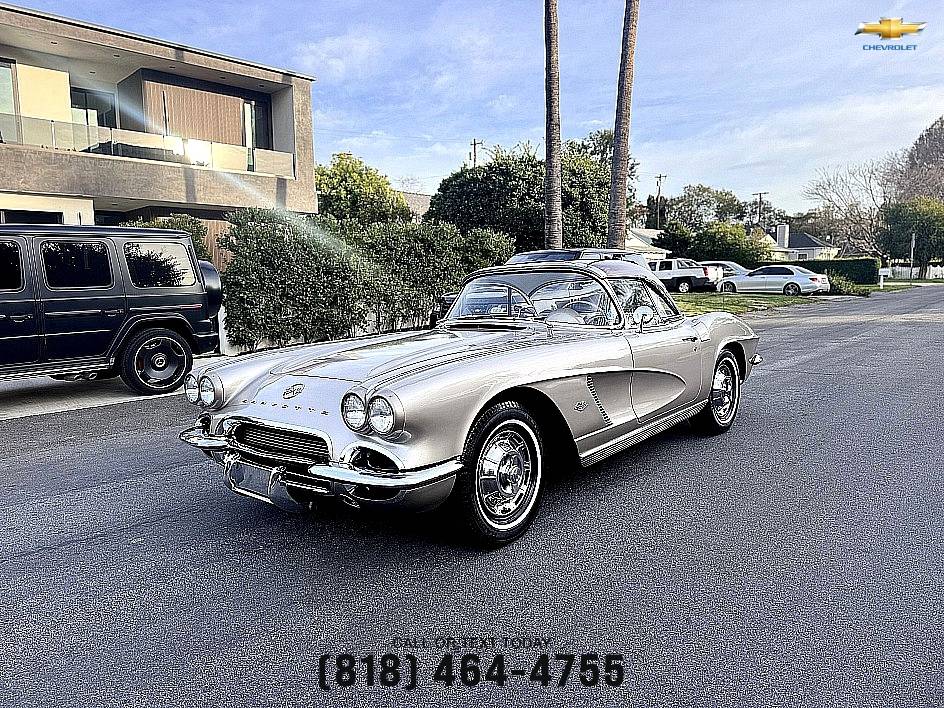 Chevrolet-Corvette-convertible-1962-2