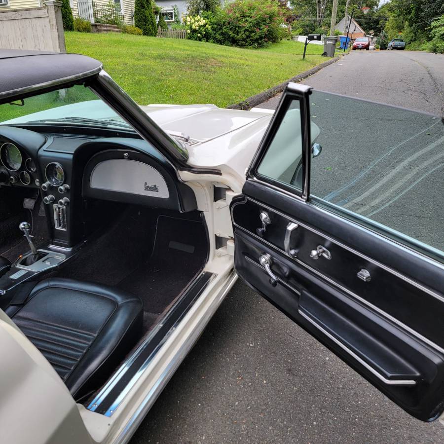 Chevrolet-Corvette-convertible-1967-white-160934-2