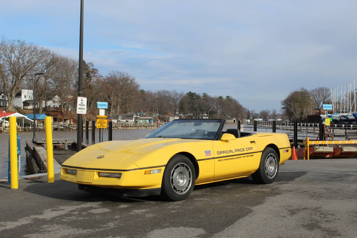 Chevrolet-Corvette-convertible-1986-yellow-110336-1