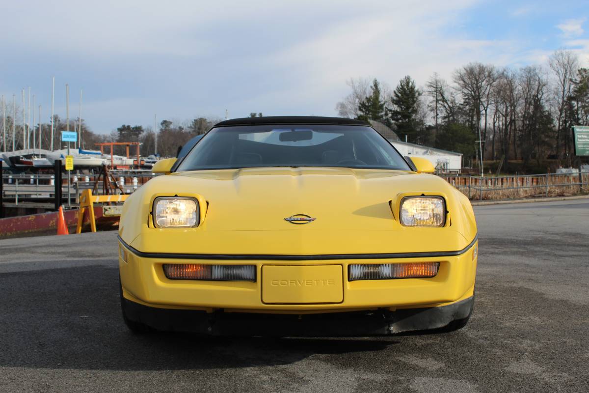 Chevrolet-Corvette-convertible-1986-yellow-110336-10