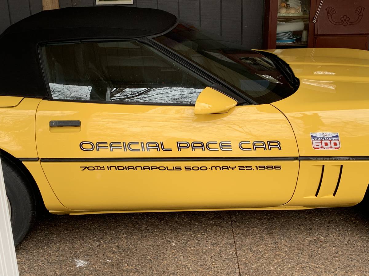 Chevrolet-Corvette-convertible-1986-yellow-110336-11