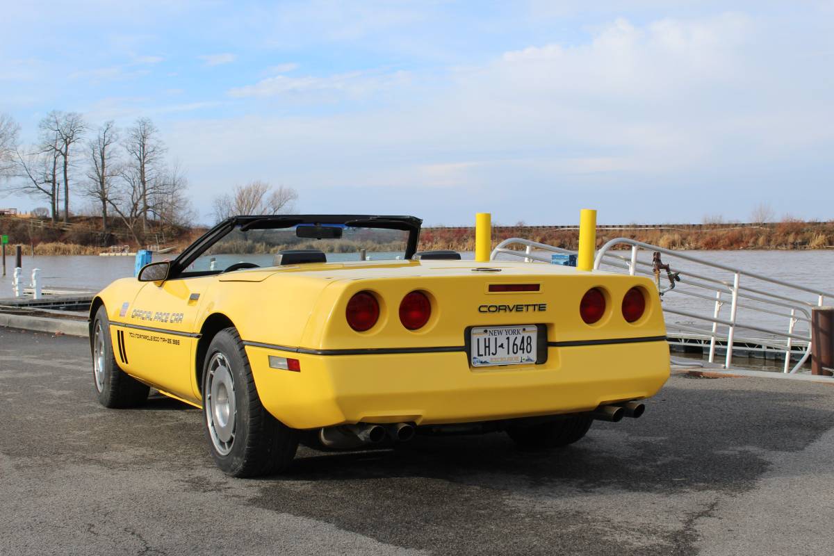 Chevrolet-Corvette-convertible-1986-yellow-110336-2