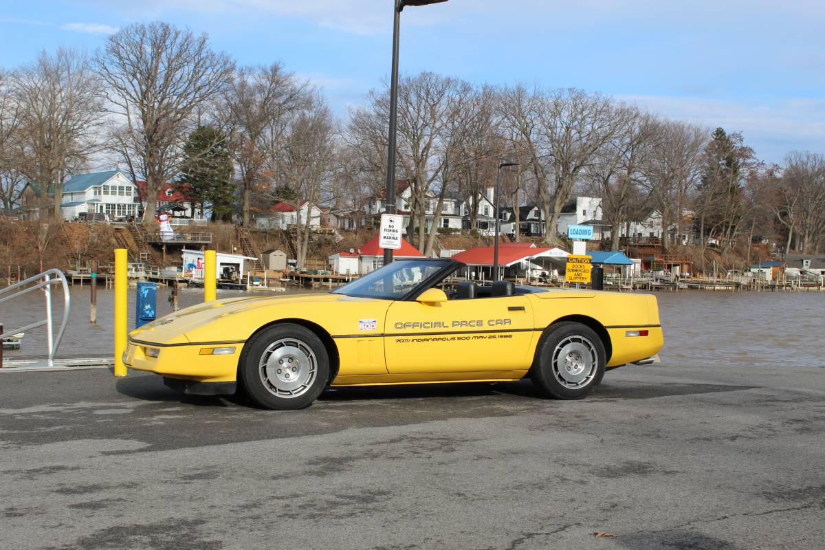 Chevrolet-Corvette-convertible-1986-yellow-110336