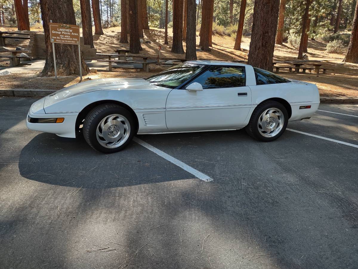 Chevrolet-Corvette-corvette-amp-convertible-1995-white-65983-10