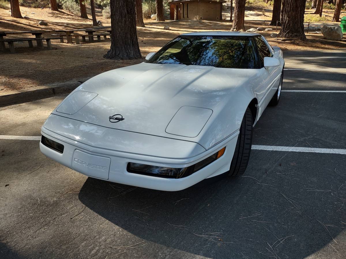 Chevrolet-Corvette-corvette-amp-convertible-1995-white-65983-9