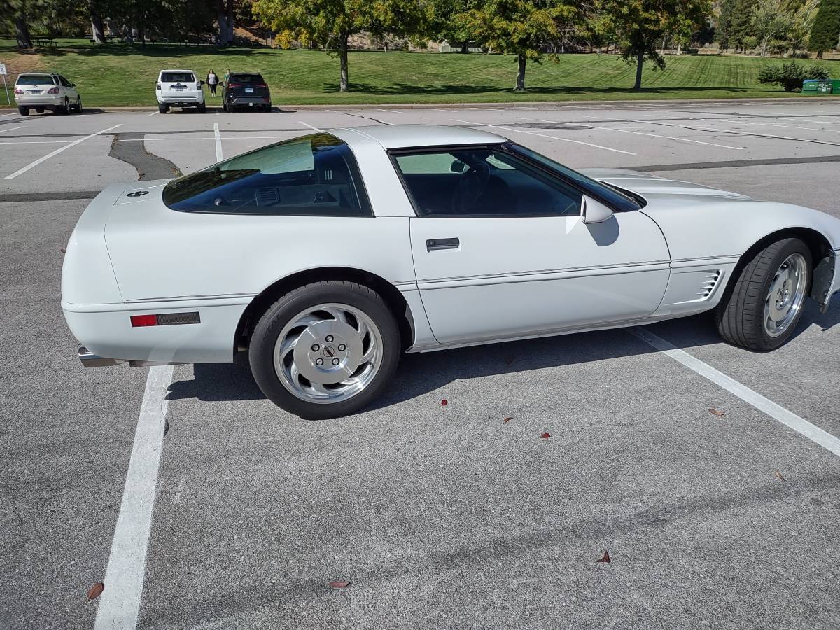 Chevrolet-Corvette-corvette-amp-convertible-1995-white-65983