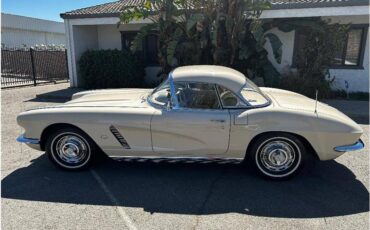 Chevrolet-Corvette-coupe-1962-5407-1