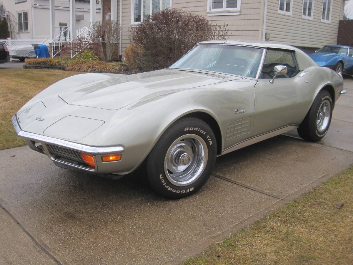 Chevrolet-Corvette-stingray-1972-122310