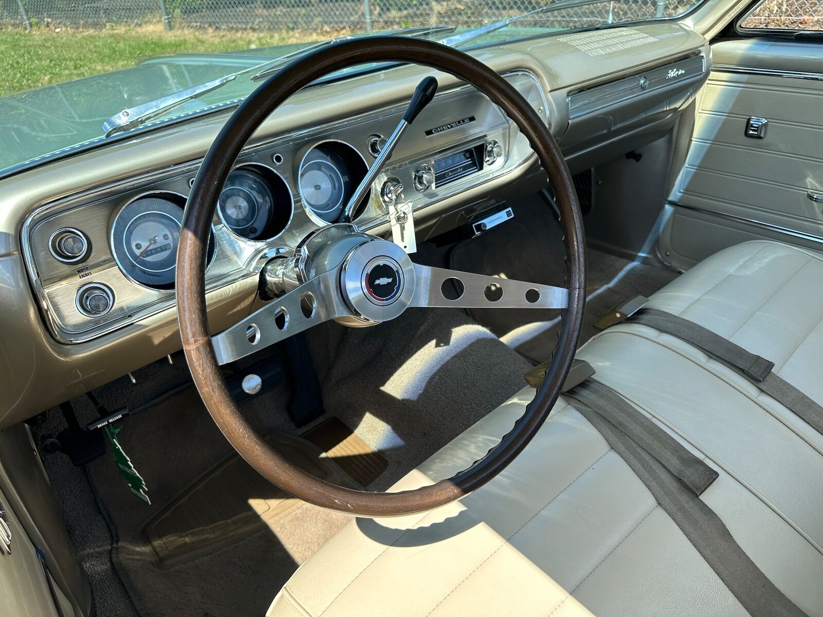 Chevrolet-El-Camino-Pickup-1965-Green-Tan-157555-5