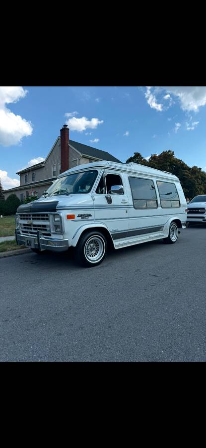 Chevrolet-G20-van-1990-white-128747