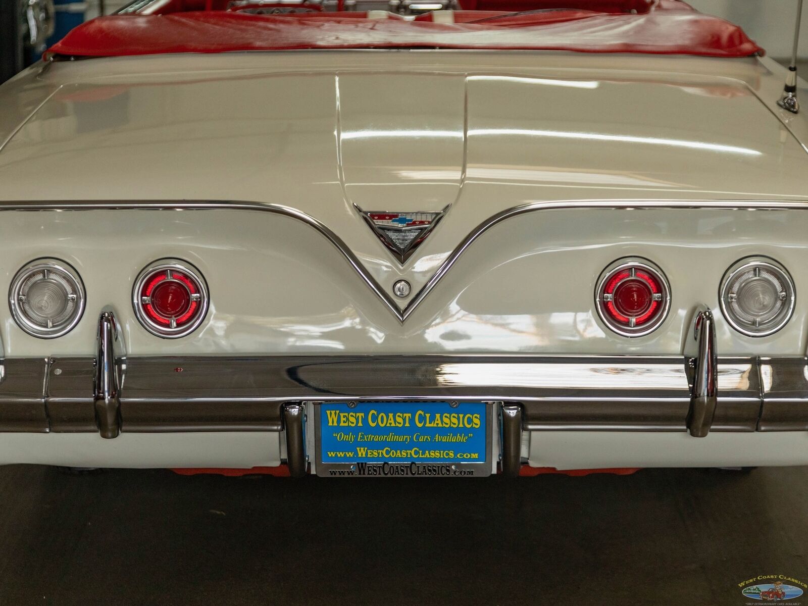 Chevrolet-Impala-Cabriolet-1961-White-119402-18