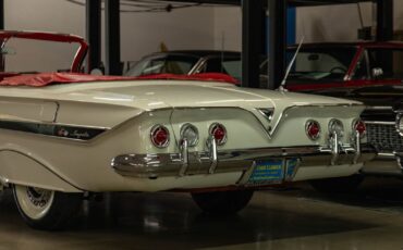 Chevrolet-Impala-Cabriolet-1961-White-119402-22