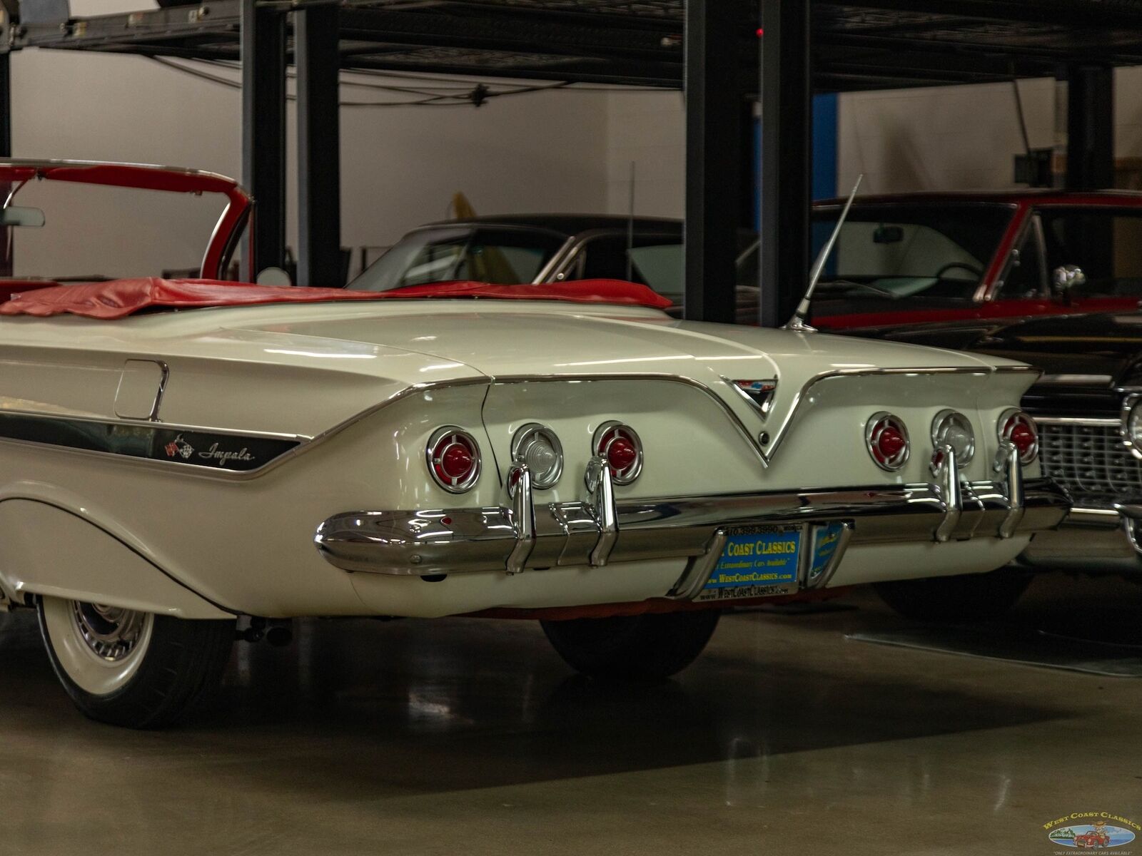 Chevrolet-Impala-Cabriolet-1961-White-119402-22