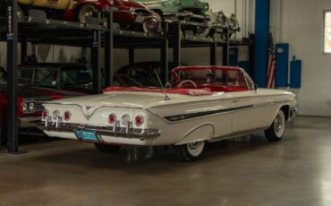 Chevrolet-Impala-Cabriolet-1961-White-119402-24