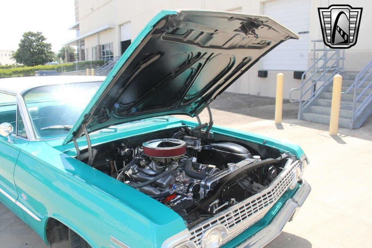 Chevrolet-Impala-Coupe-1963-Green-Green-1389-14