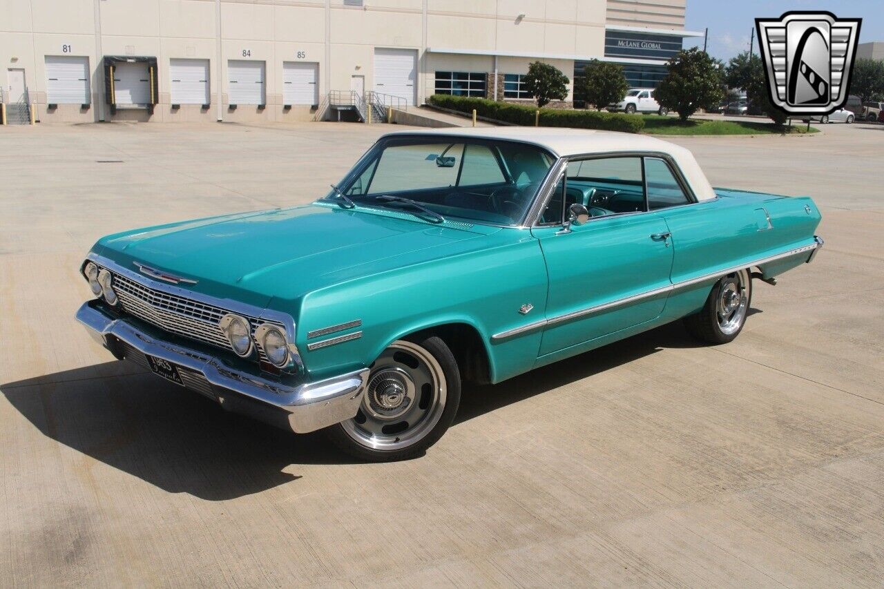 Chevrolet-Impala-Coupe-1963-Green-Green-1389-2