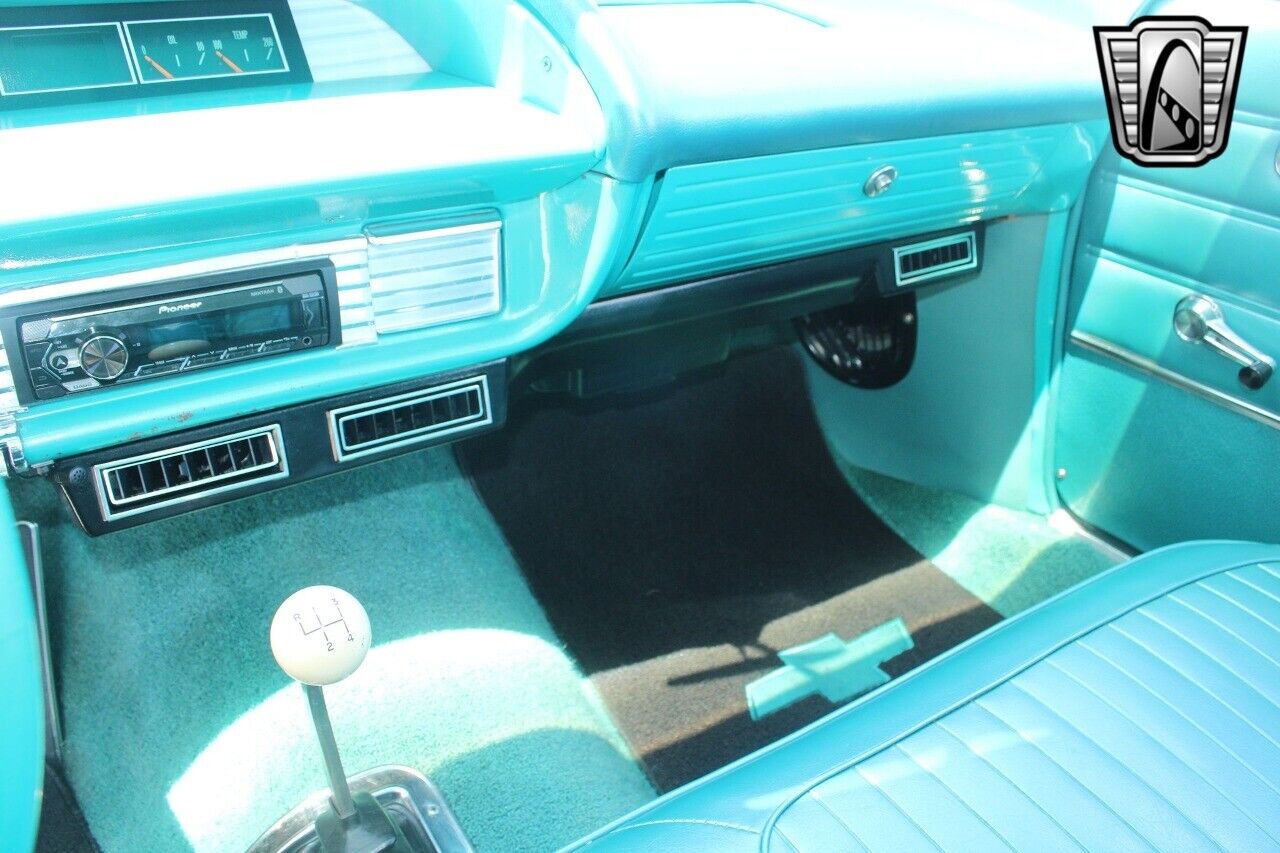 Chevrolet-Impala-Coupe-1963-Green-Green-1389-22