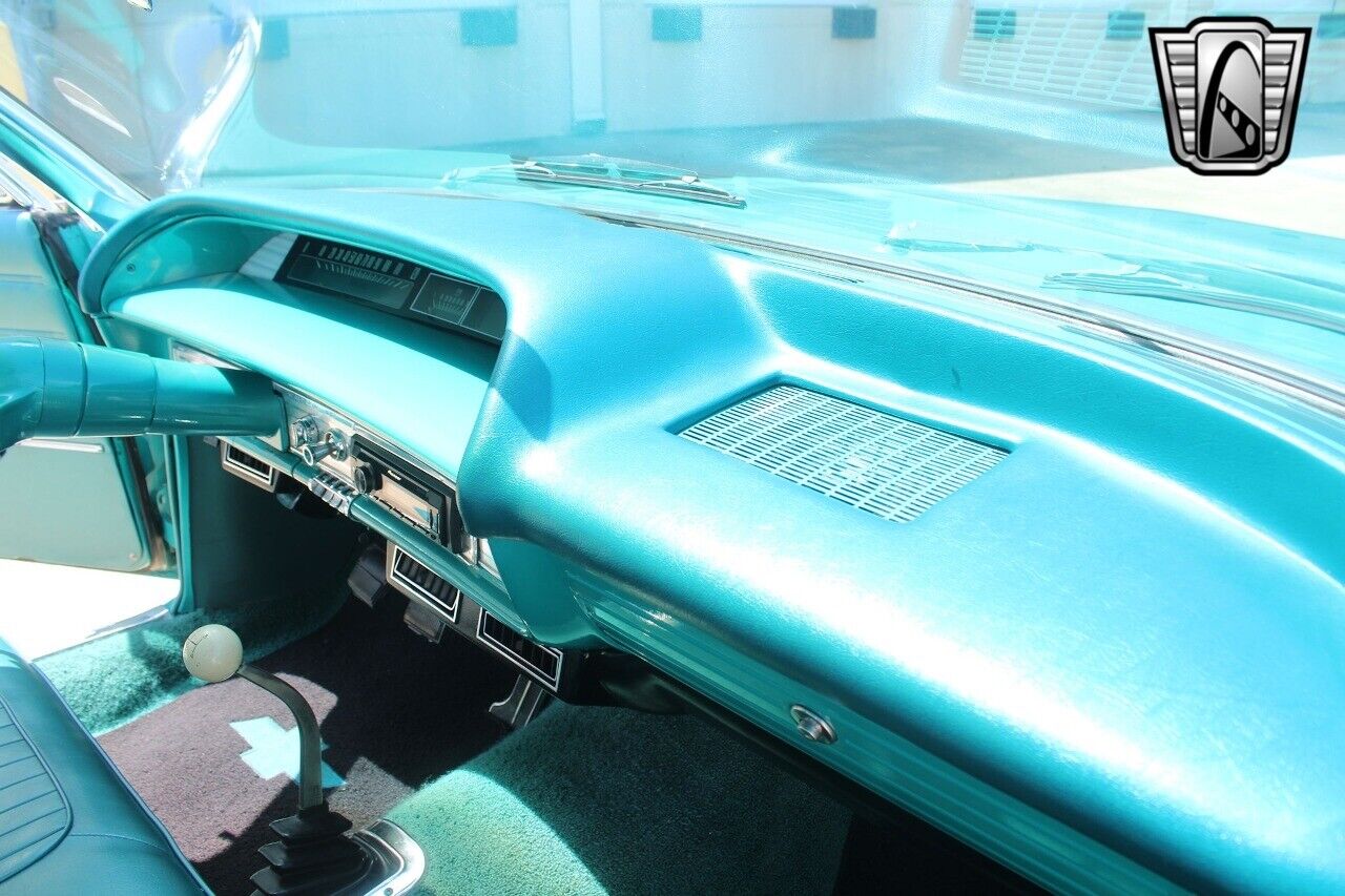 Chevrolet-Impala-Coupe-1963-Green-Green-1389-23